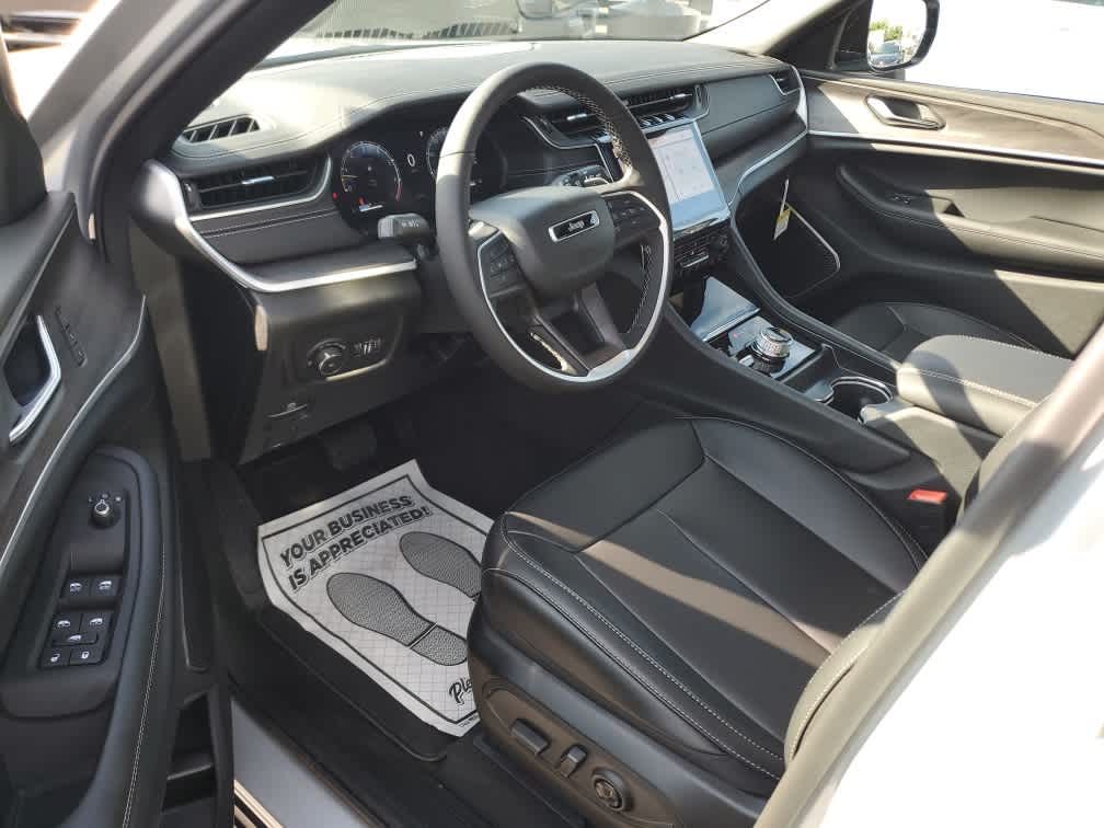 2025 Jeep Grand Cherokee Limited photo 12