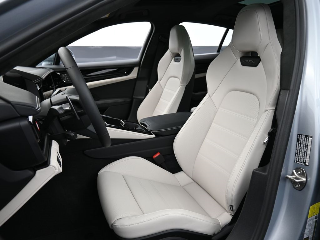 2026 Porsche Panamera GTS photo 4