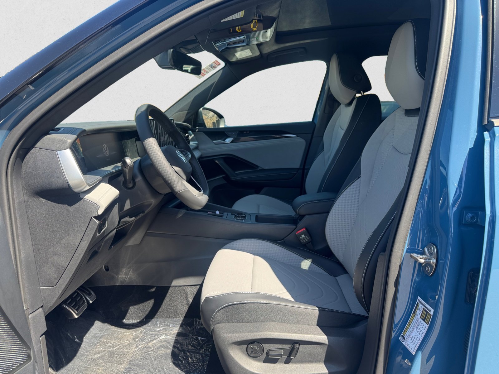 2025 Volkswagen Tiguan SE R-Line Black photo 9