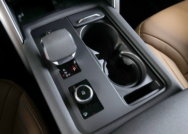 2025 Land Rover Discovery SE photo 13