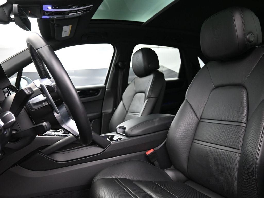 2020 Porsche Cayenne Base photo 3