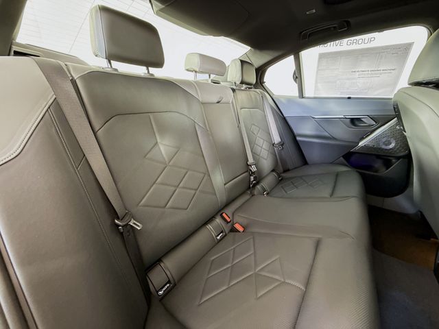 2026 Bmw 550e xDrive photo 26