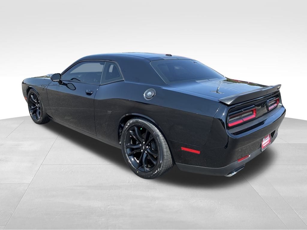 2017 Dodge Challenger R/T photo 3