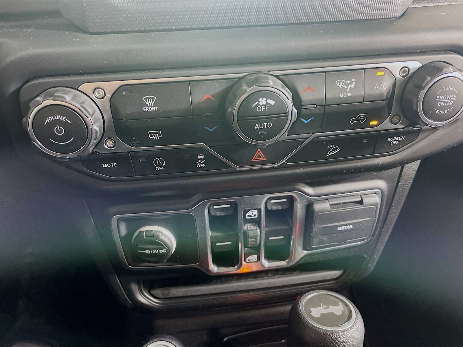 2021 Jeep Wrangler Unlimited Sahara photo 13