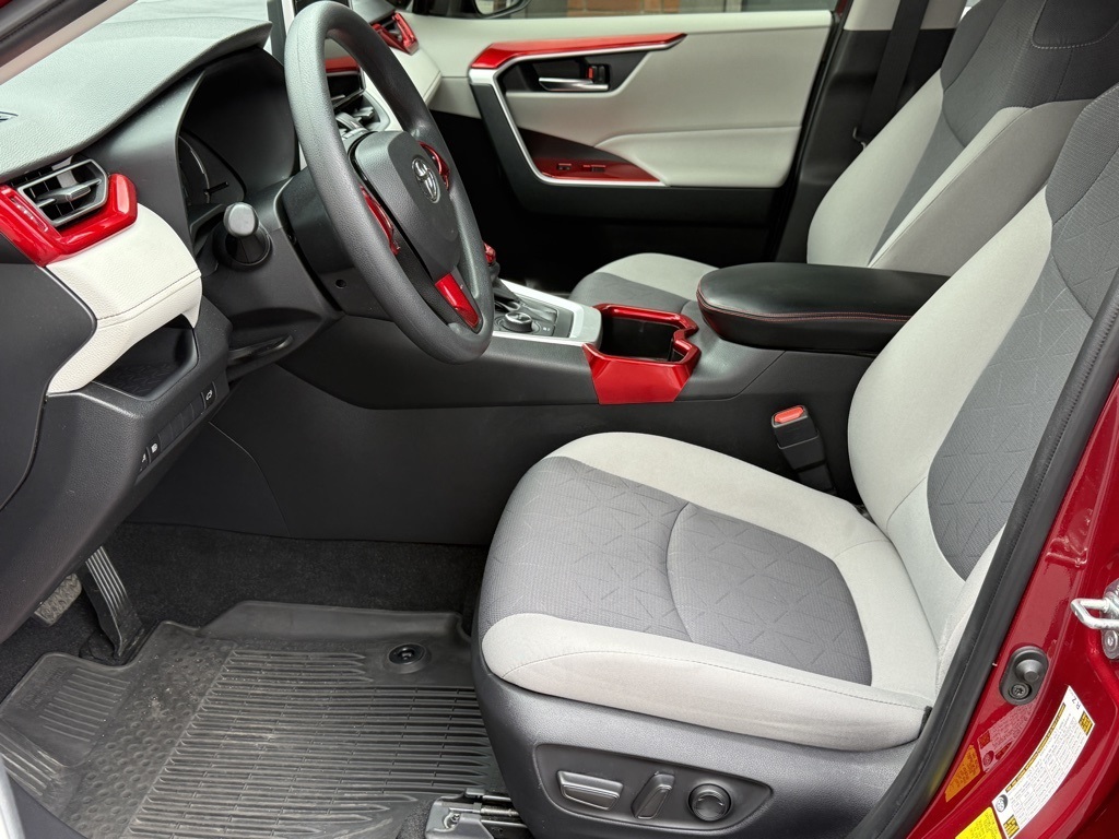 2023 Toyota RAV4 Hybrid XLE photo 14