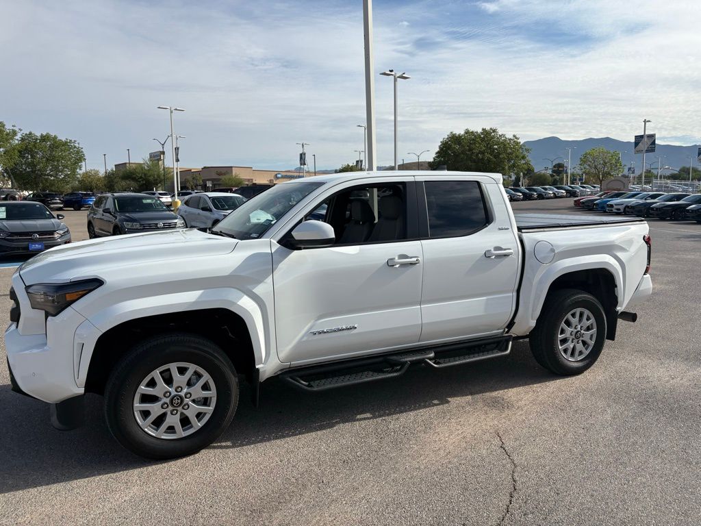 2024 Toyota Tacoma SR5 photo 3