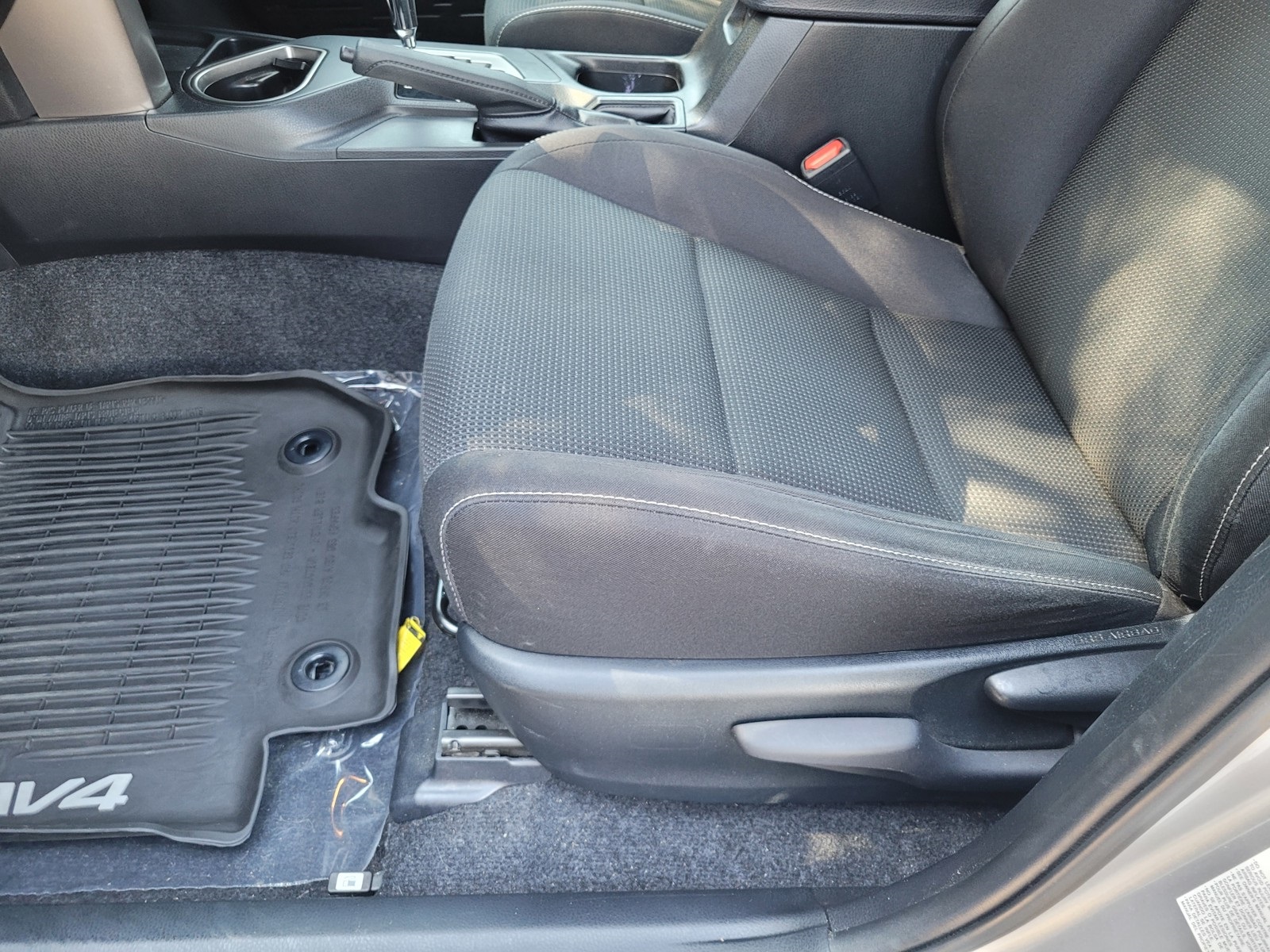 2018 Toyota RAV4 XLE photo 23