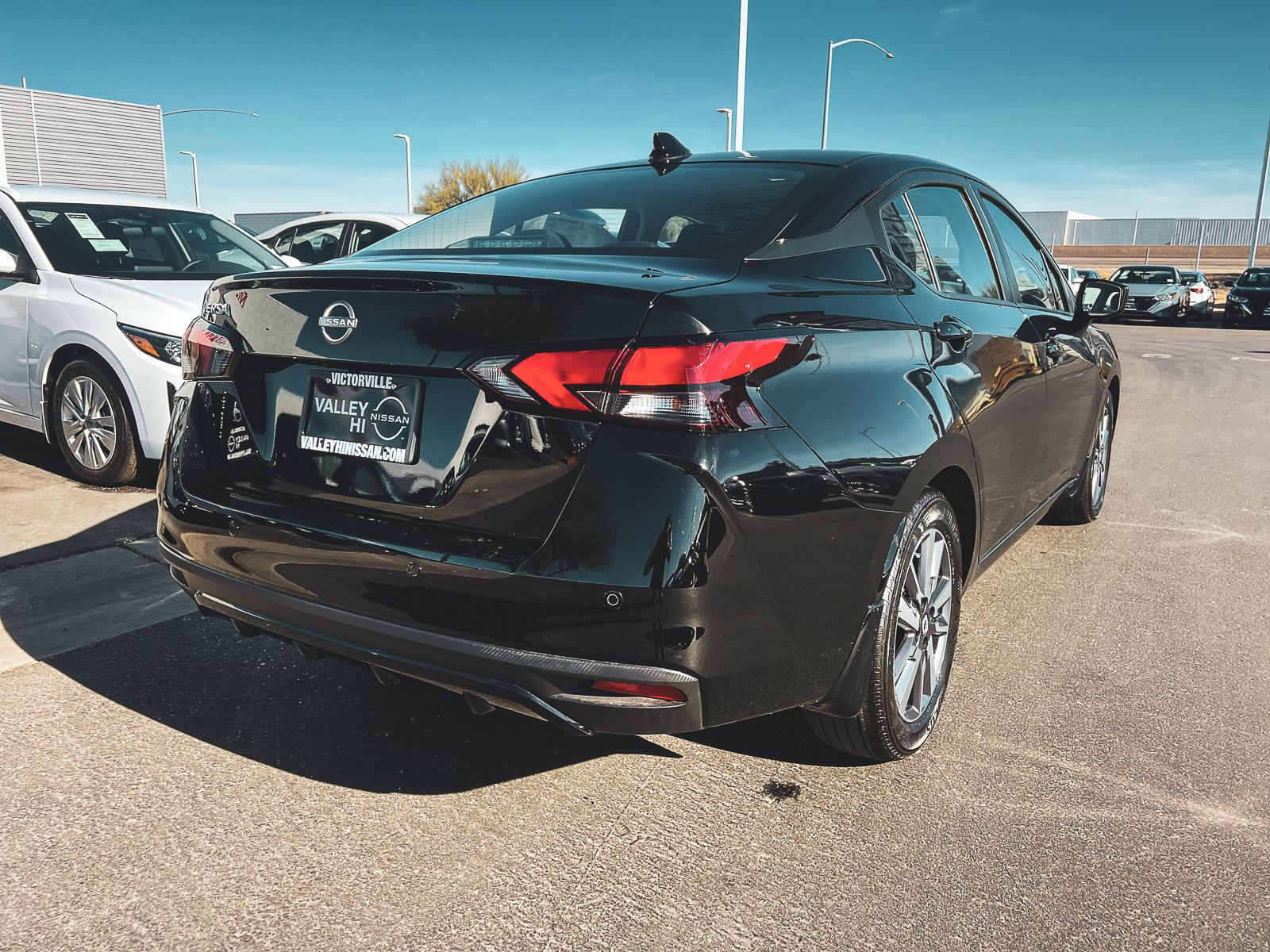 2025 Nissan Versa 1.6 SV photo 2