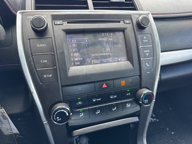 2017 Toyota Camry XLE photo 18
