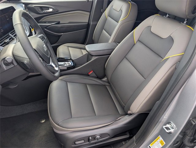 2025 Chevrolet Trax LT photo 7