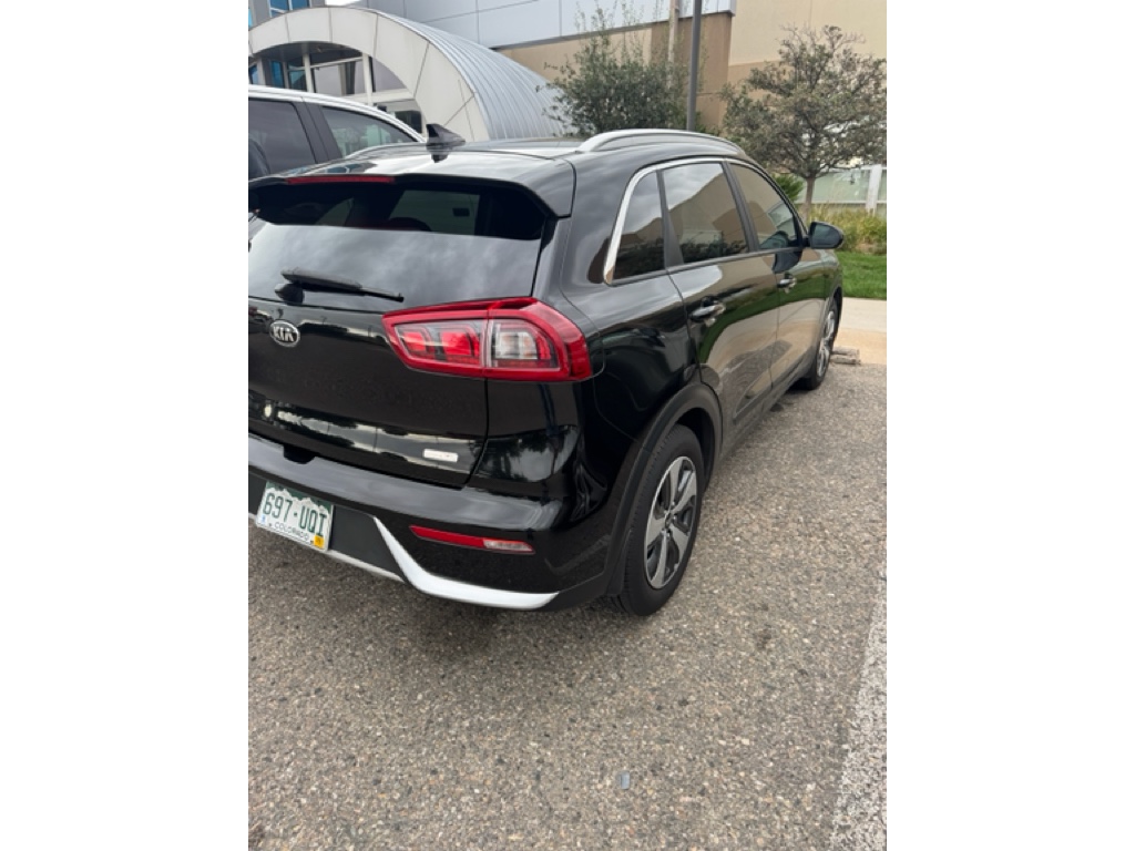 2017 Kia Niro LX photo 3