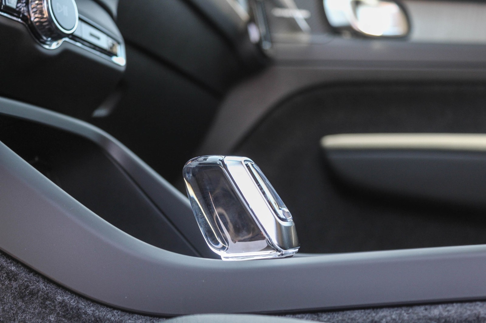 2025 Volvo XC40 Plus photo 21
