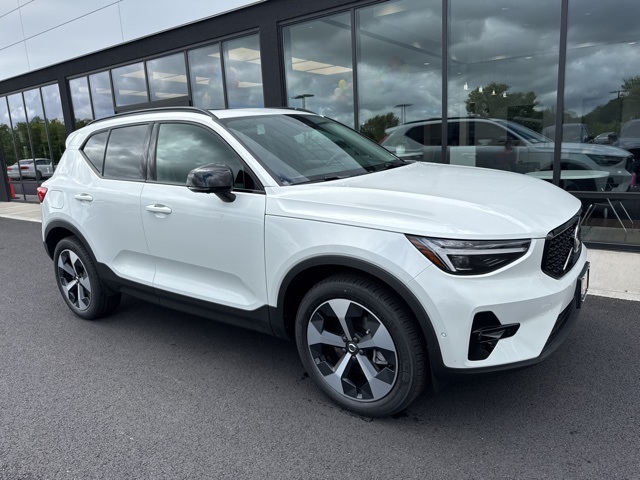 2025 Volvo XC40