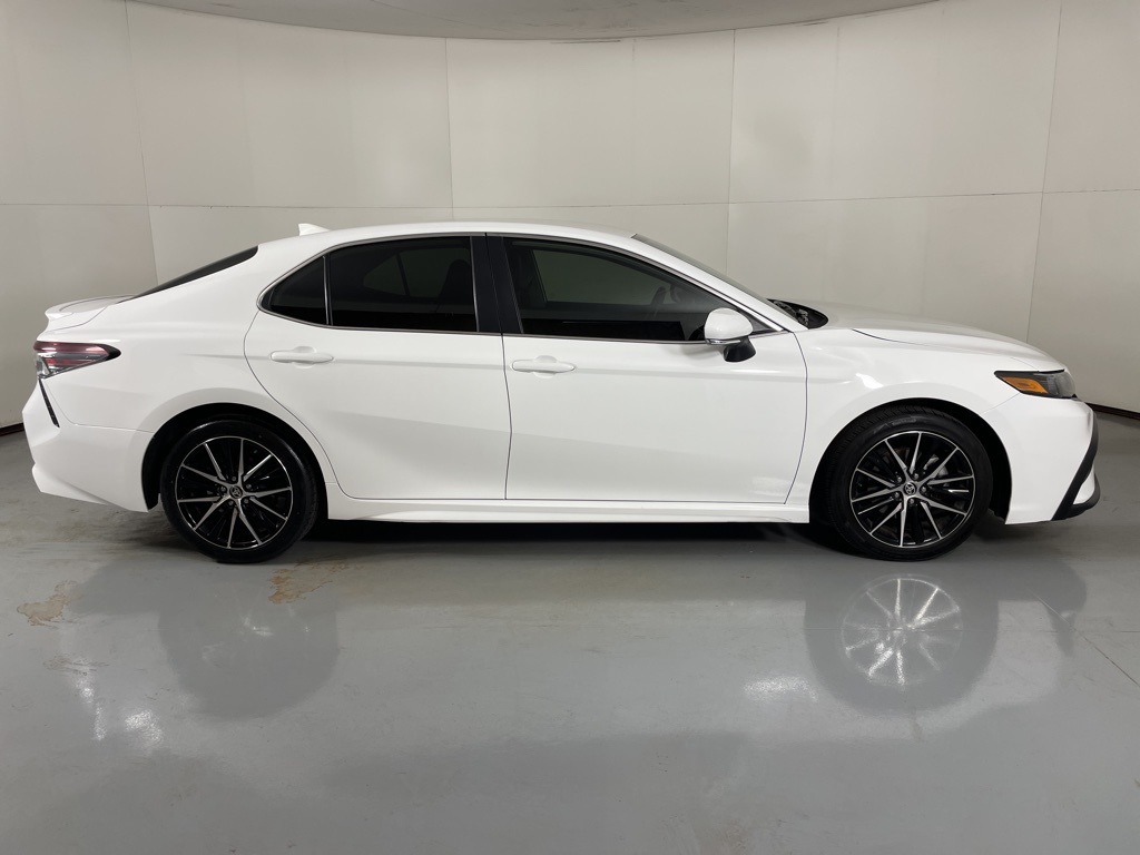 2024 Toyota Camry SE photo 9