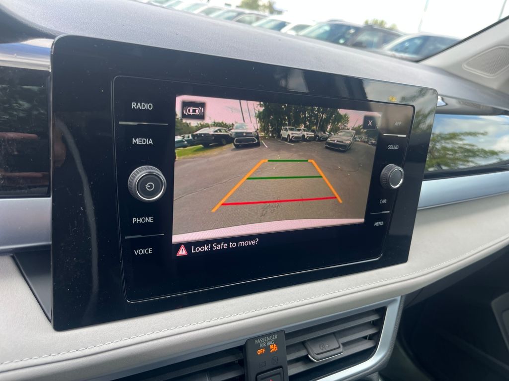 2025 Volkswagen Taos SE photo 13