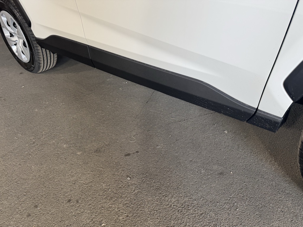 2025 Toyota RAV4 LE photo 8