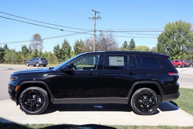 2025 Jeep Grand Cherokee Limited photo 24