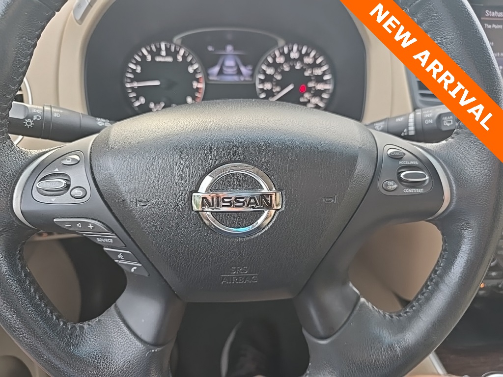 2016 Nissan Pathfinder SL photo 11