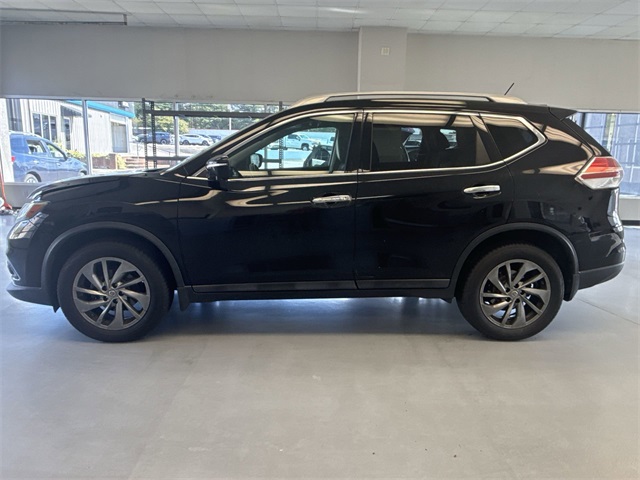 2015 Nissan Rogue SL photo 2