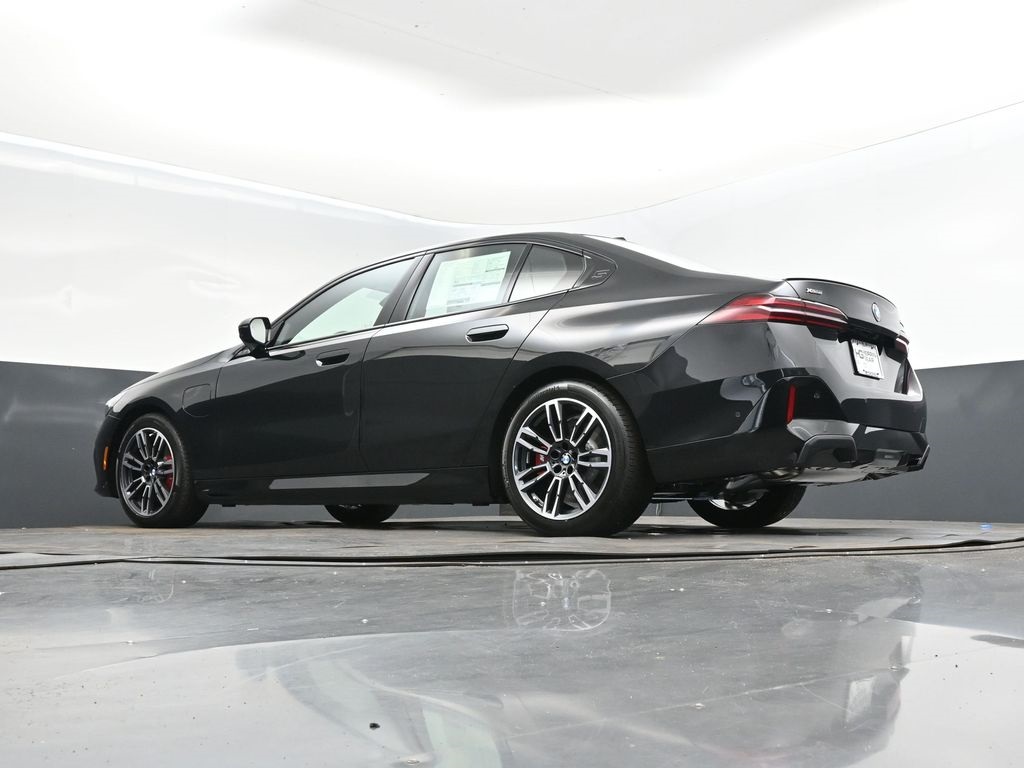 2026 Bmw 550e xDrive photo 37