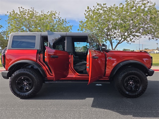 2024 Ford Bronco Wildtrak photo 2