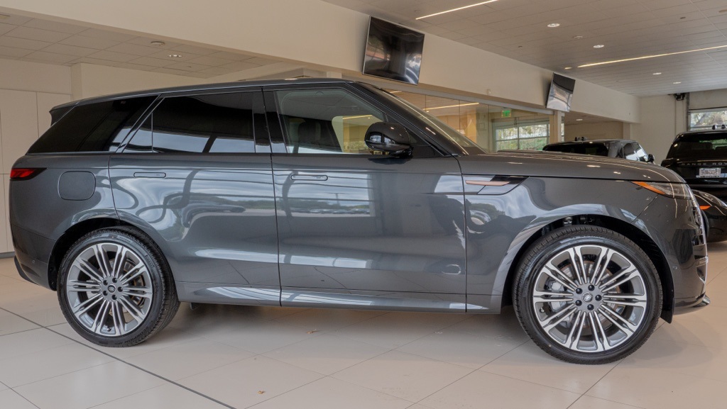 2025 Land Rover Range Rover Sport SE photo 5