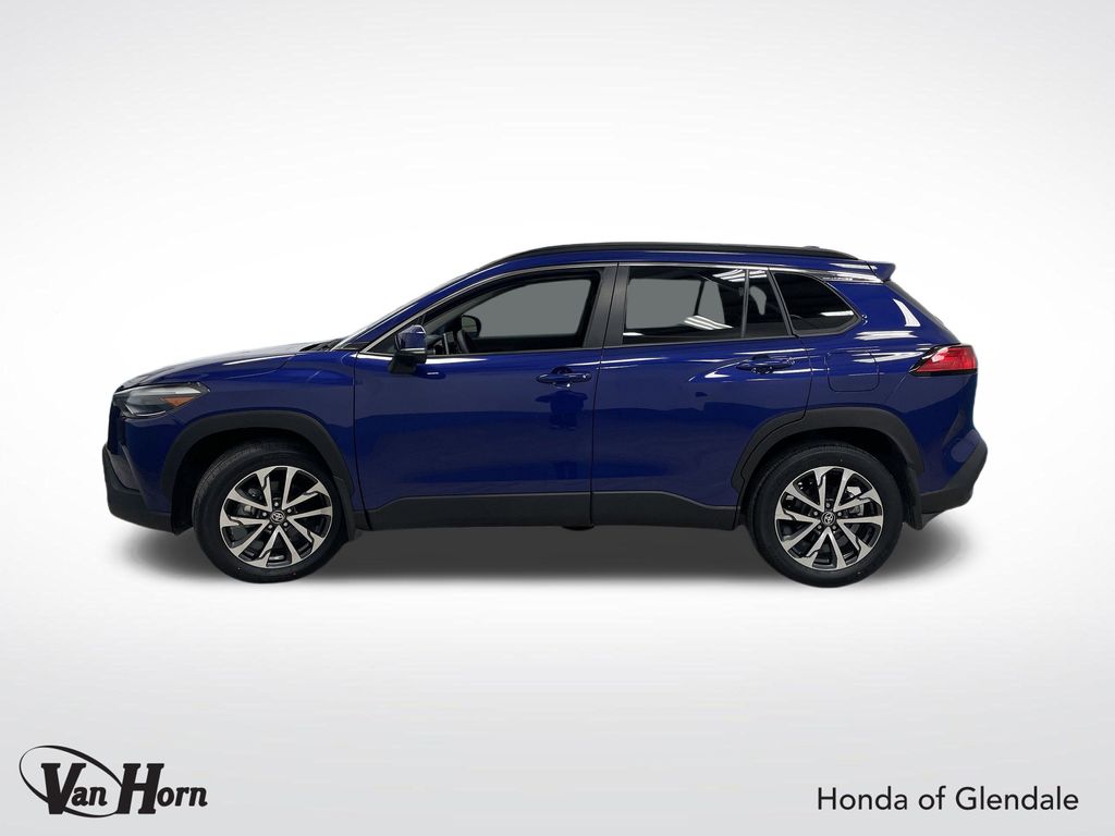 2023 Toyota Corolla Cross XLE photo 12