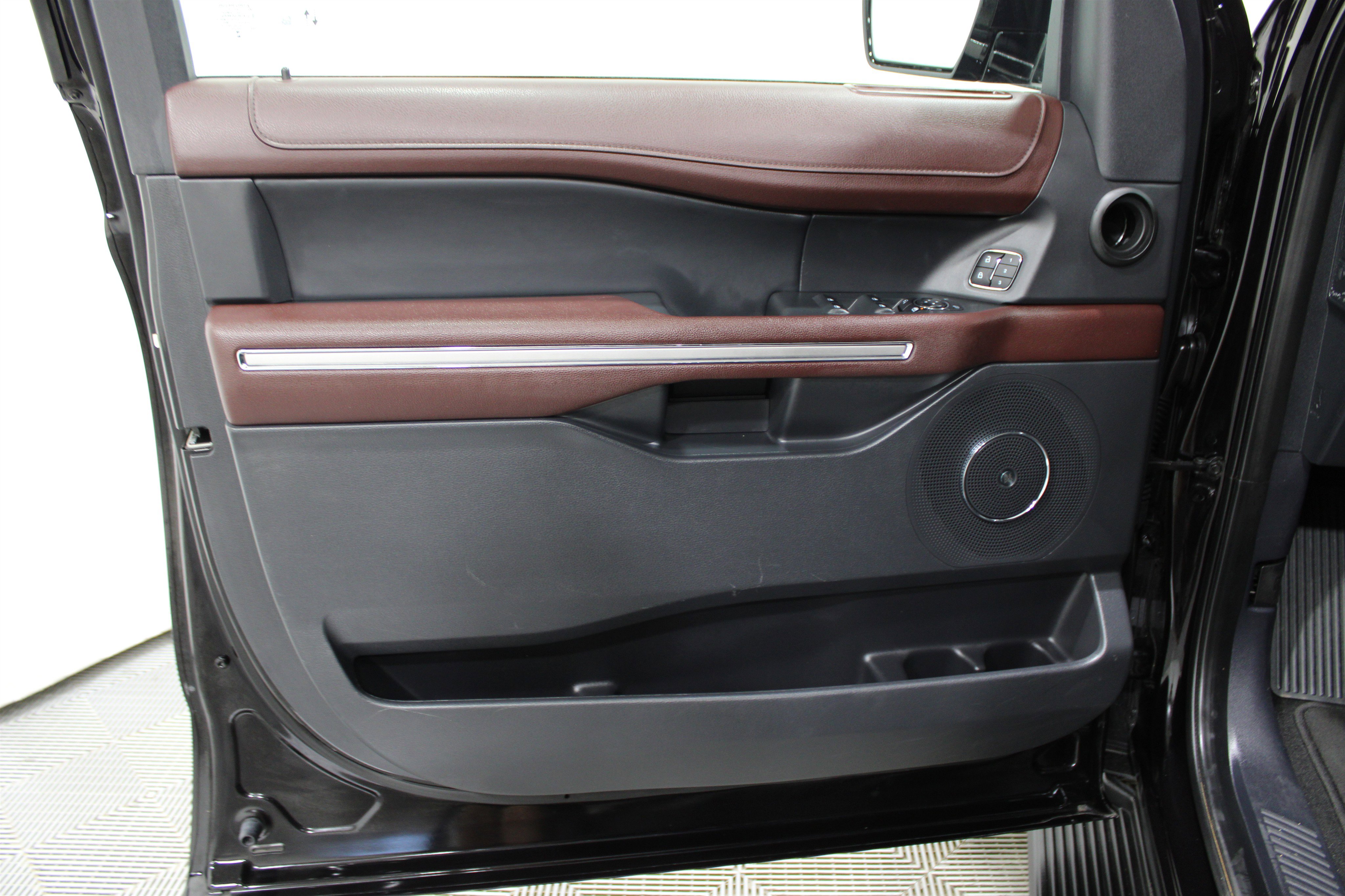2024 Ford Expedition Limited photo 4