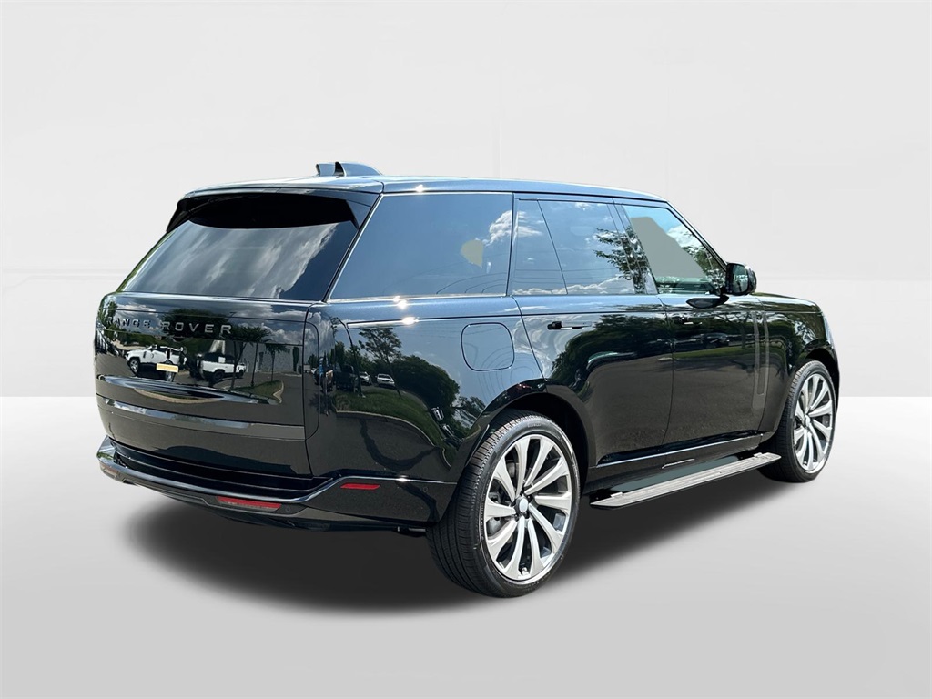 2025 Land Rover Range Rover SE photo 3