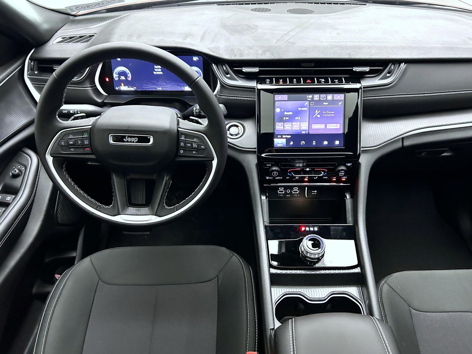 2025 Jeep Grand Cherokee Laredo Altitude photo 11