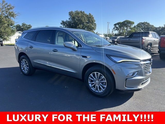 2023 Buick Enclave Essence's photo