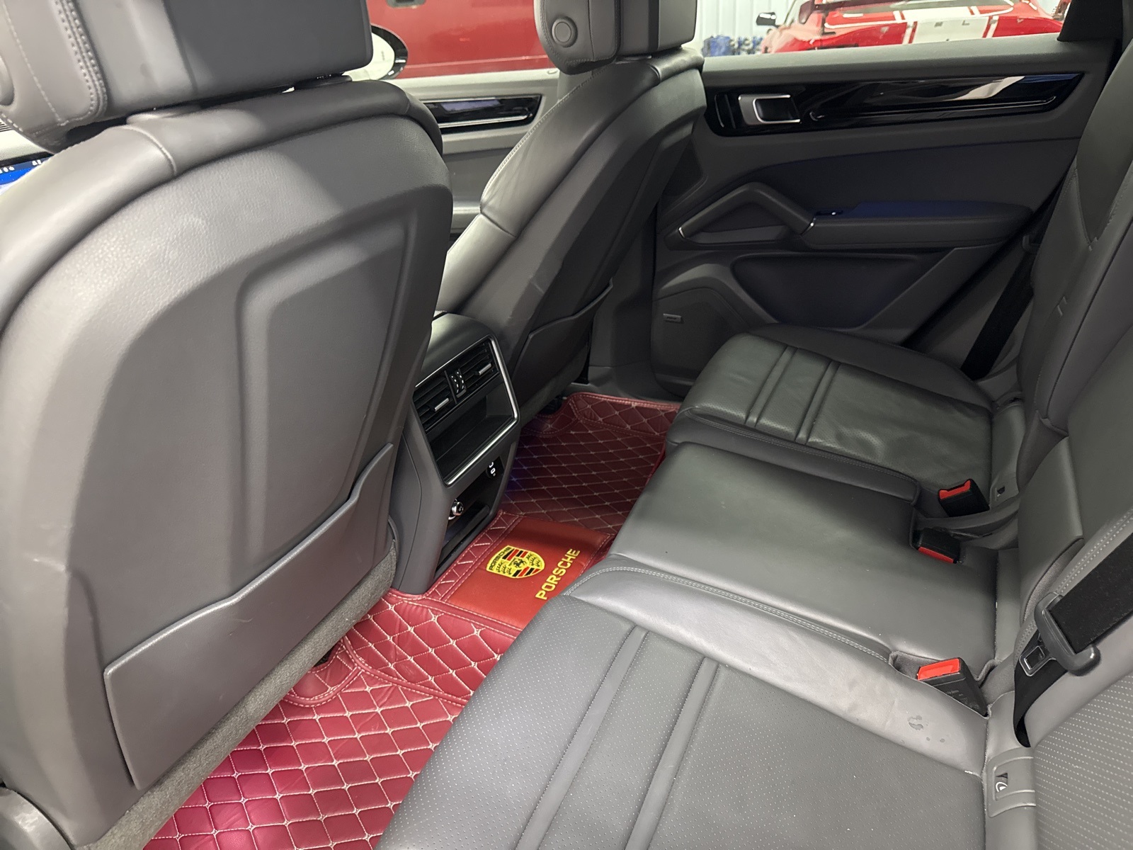 2020 Porsche Cayenne Base photo 17