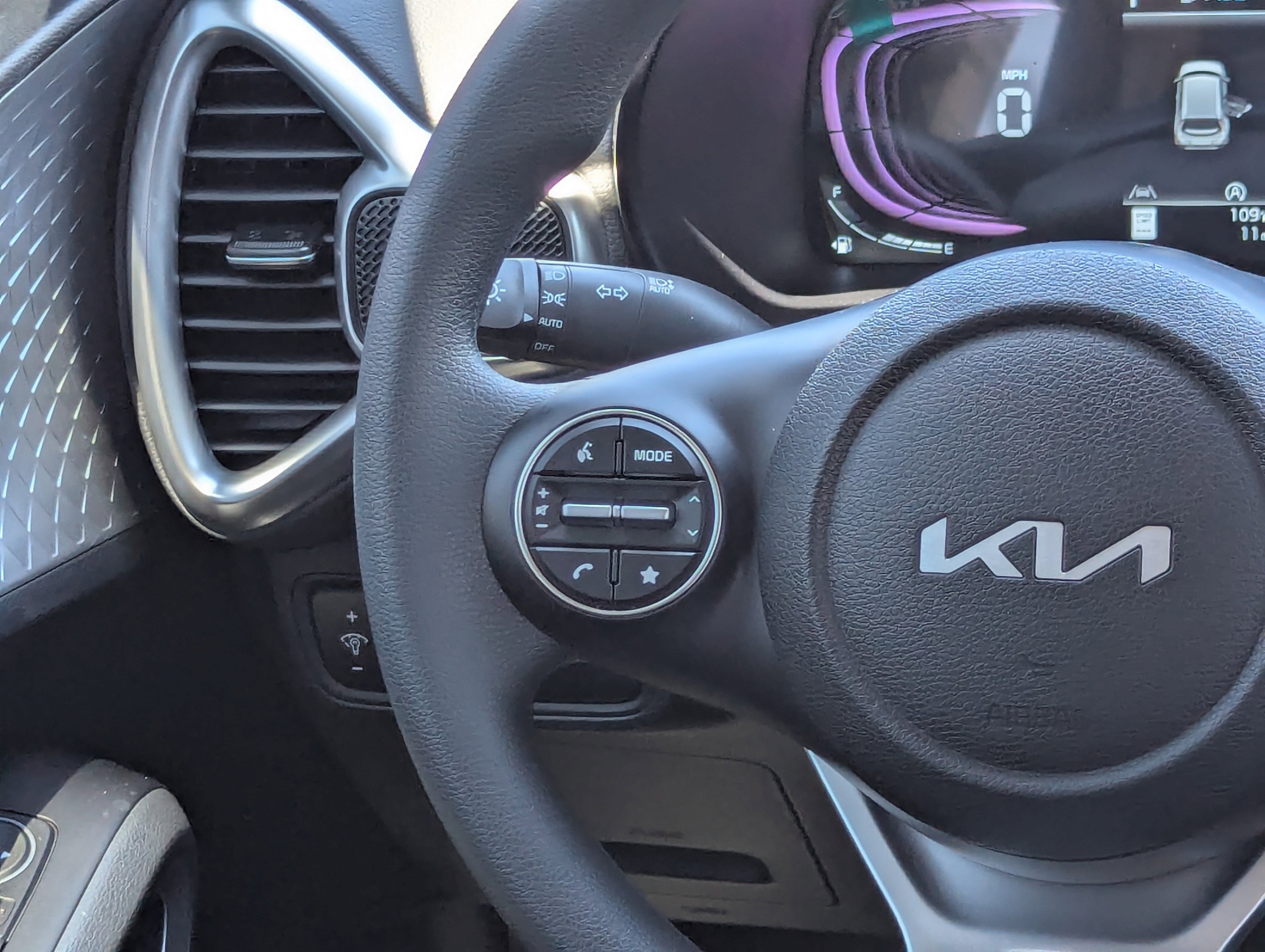 2025 Kia Soul LX photo 2