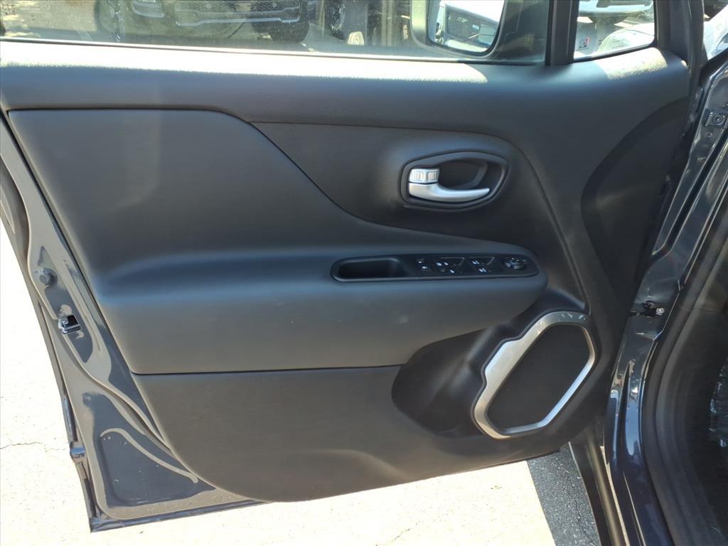 2023 Jeep Renegade Latitude Upland photo 6