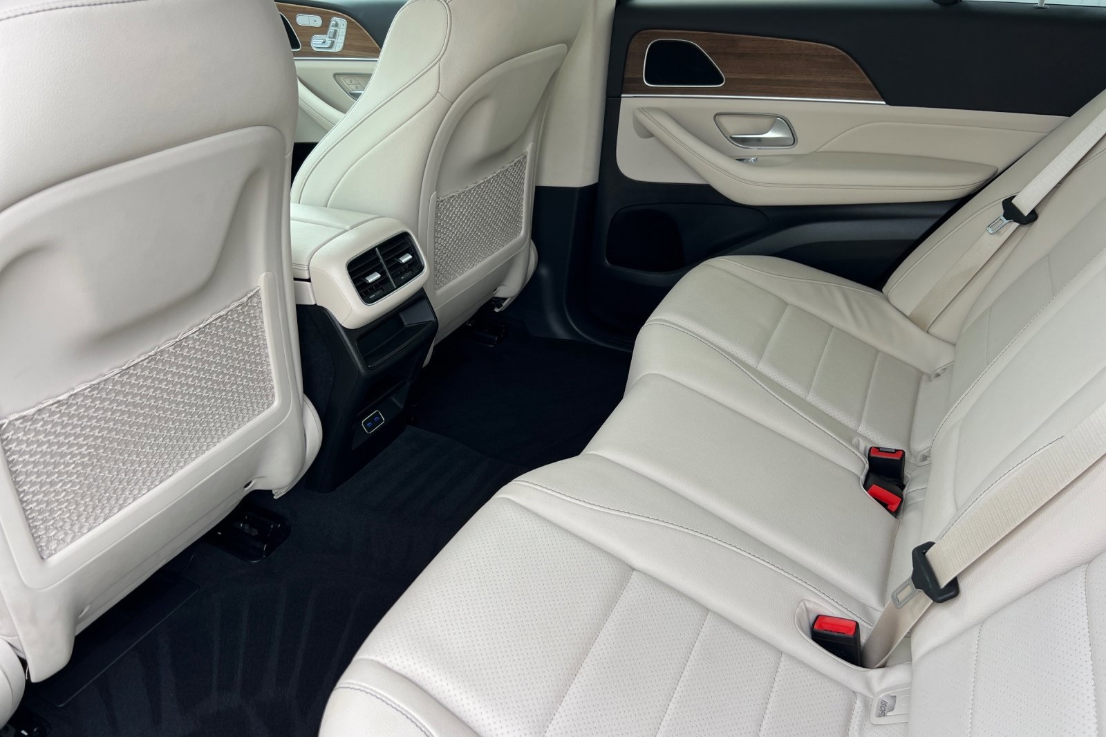 2025 Mercedes Benz GLE 350 4MATIC photo 4