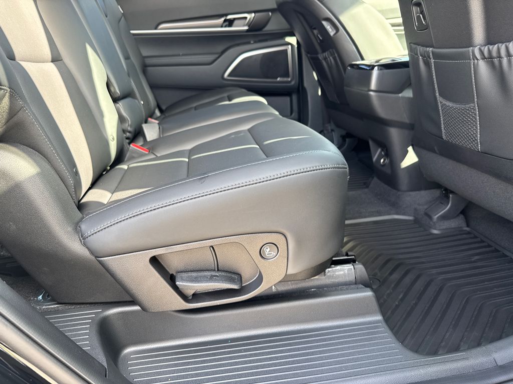 2025 Kia Telluride LX photo 14
