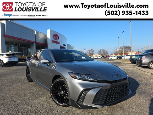 2025 Toyota Camry SE's photo