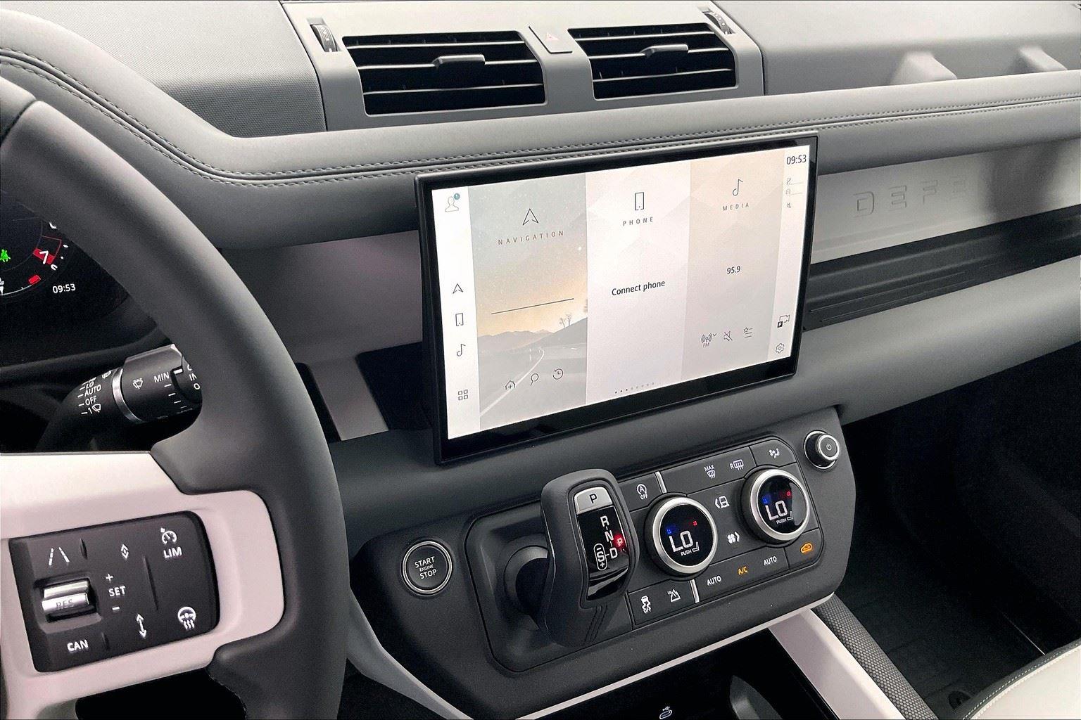 2025 Land Rover Defender S 110 photo 4