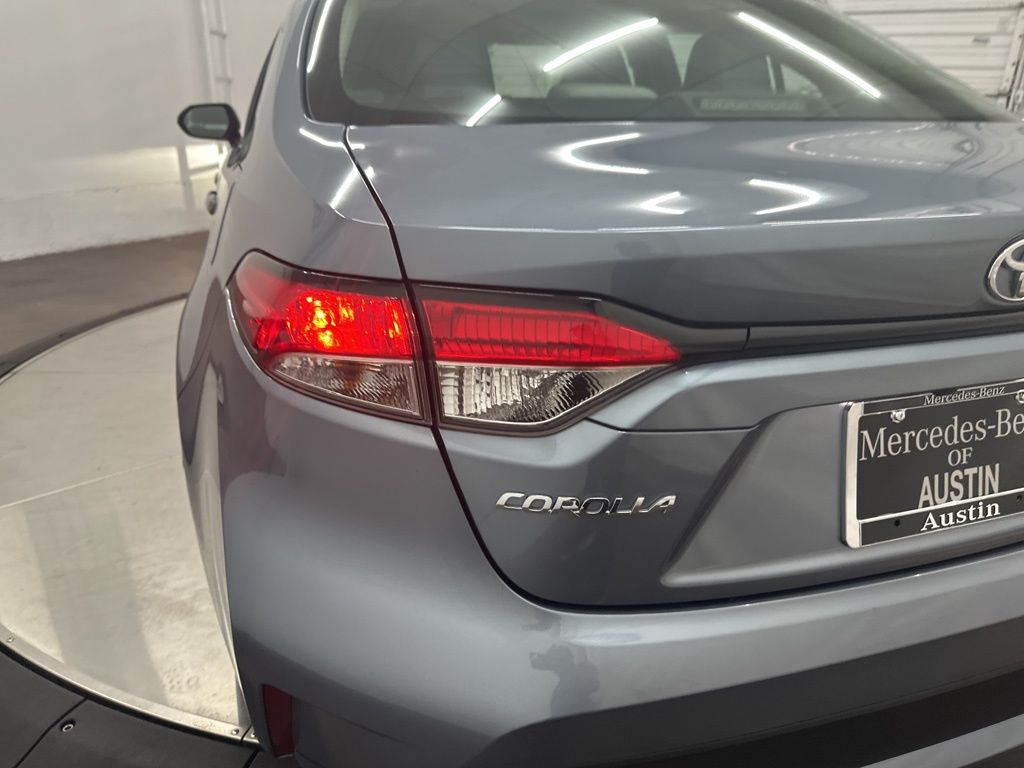 2022 Toyota Corolla LE photo 25
