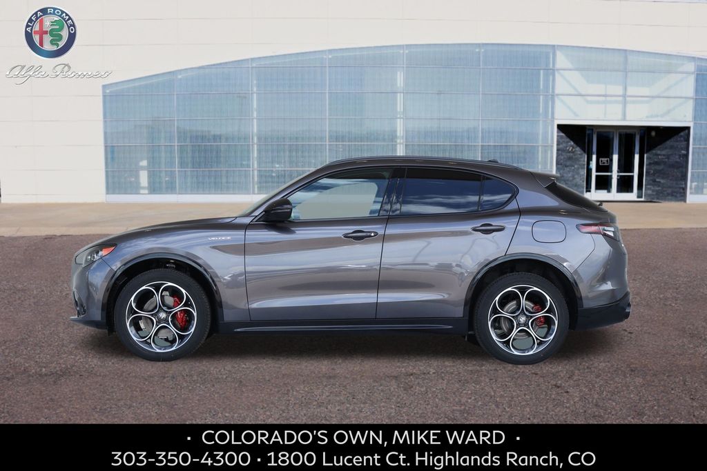 2025 Alfa Romeo Stelvio Sprint Base photo 2