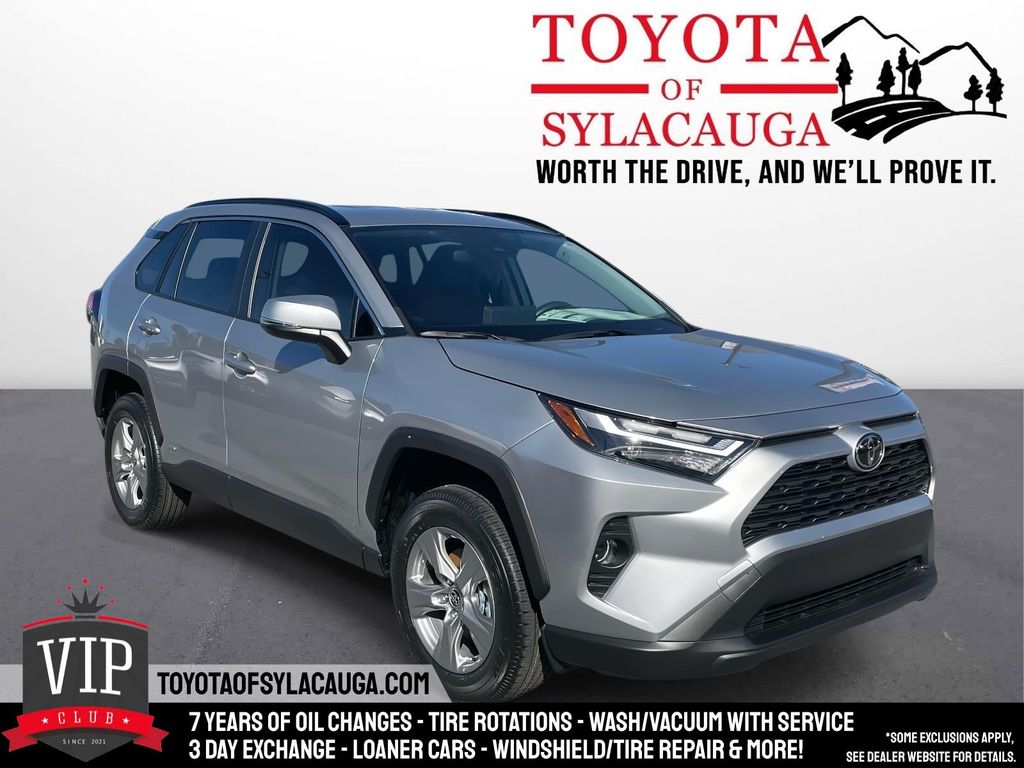 2025 Toyota RAV4 XLE's photo