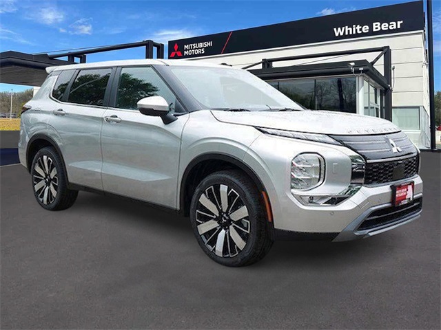 2025 Mitsubishi Outlander SE's photo