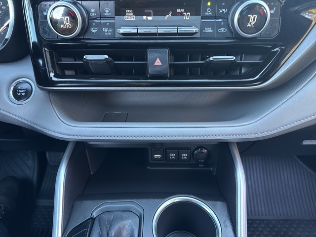 2020 Toyota Highlander XLE photo 30