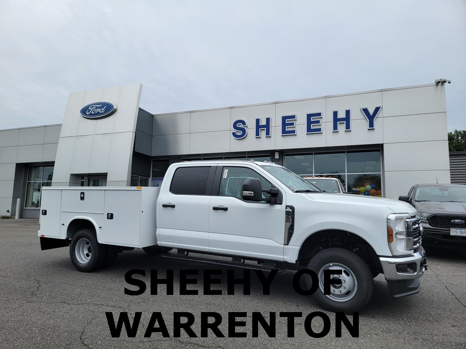 2025 Ford F-350 Super Duty Chassis Cab XL's photo