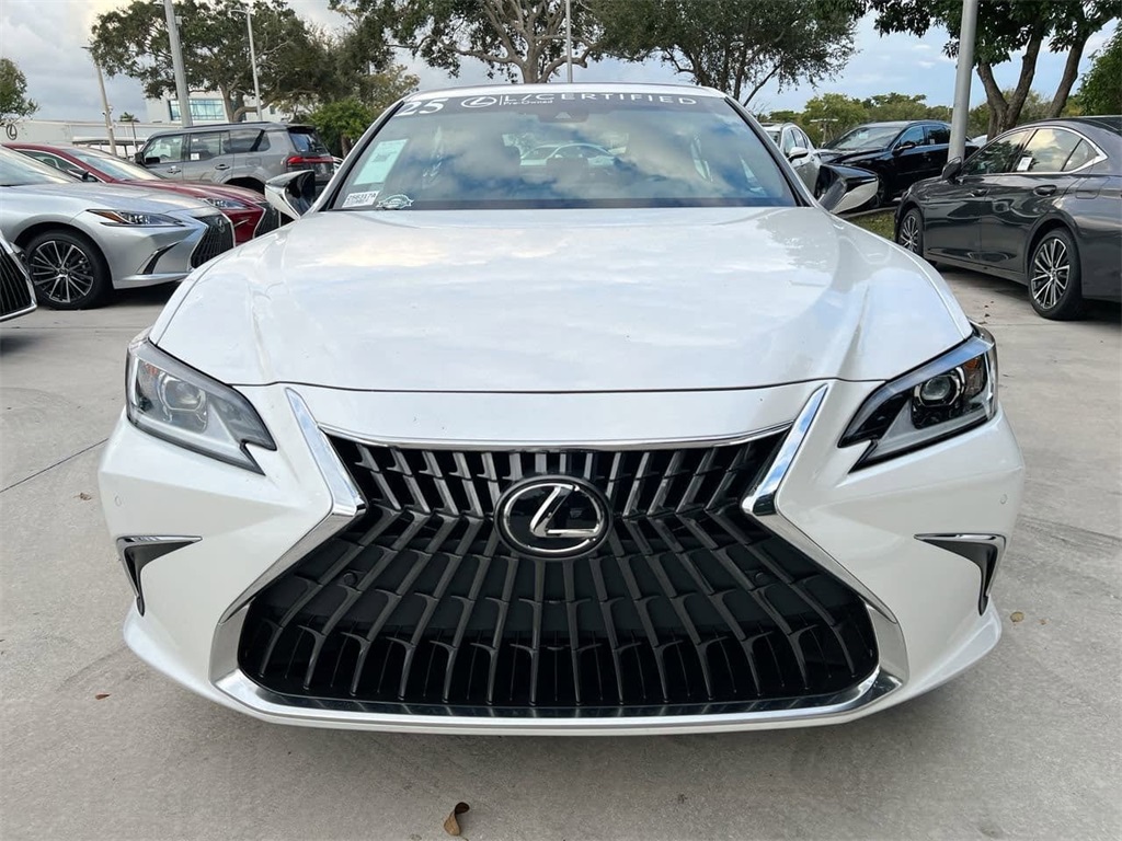 2025 Lexus ES 350 photo 2