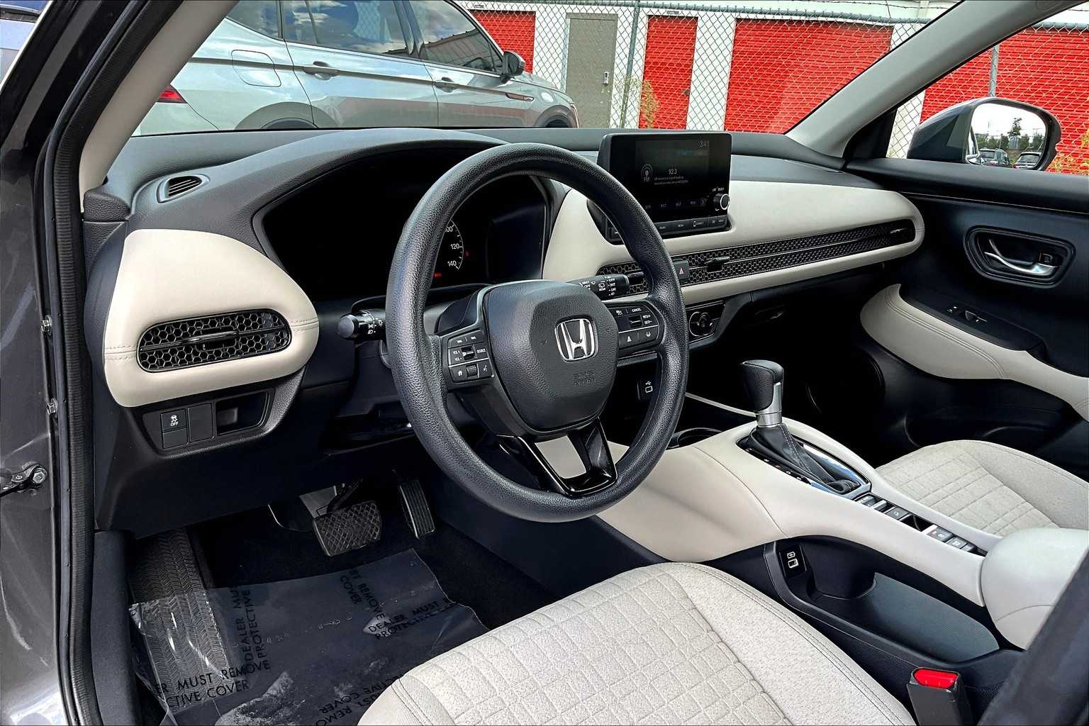 2023 Honda HR-V LX photo 16