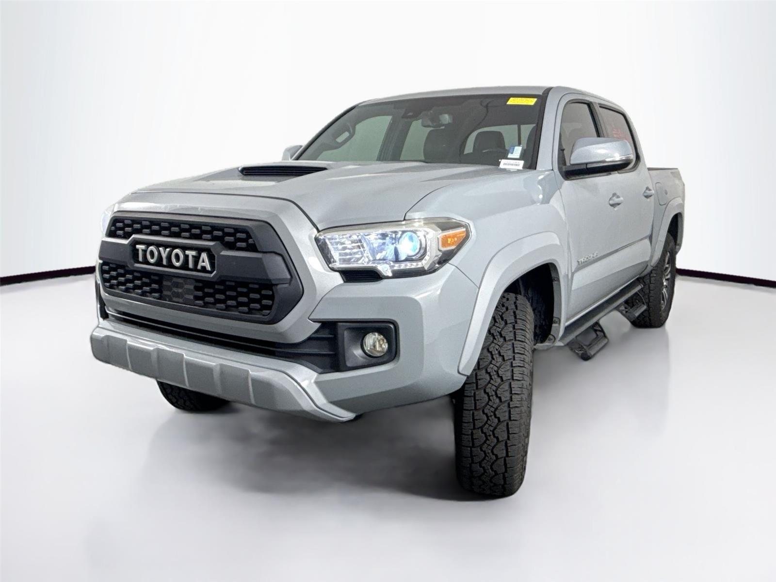 2019 Toyota Tacoma TRD Sport photo 2