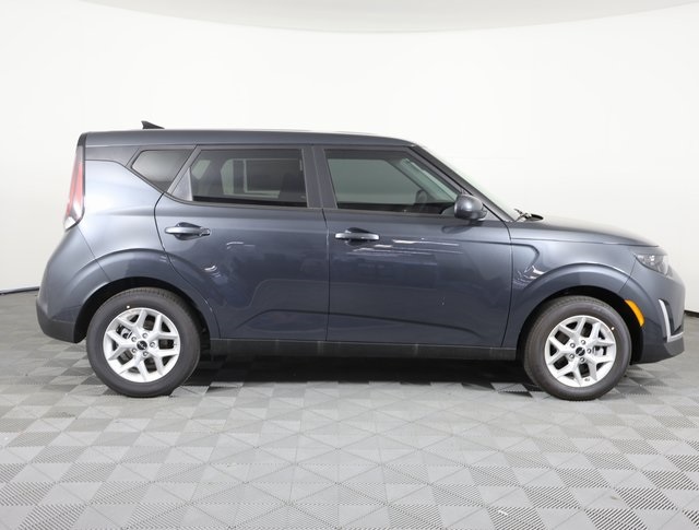 2025 Kia Soul LX photo 2