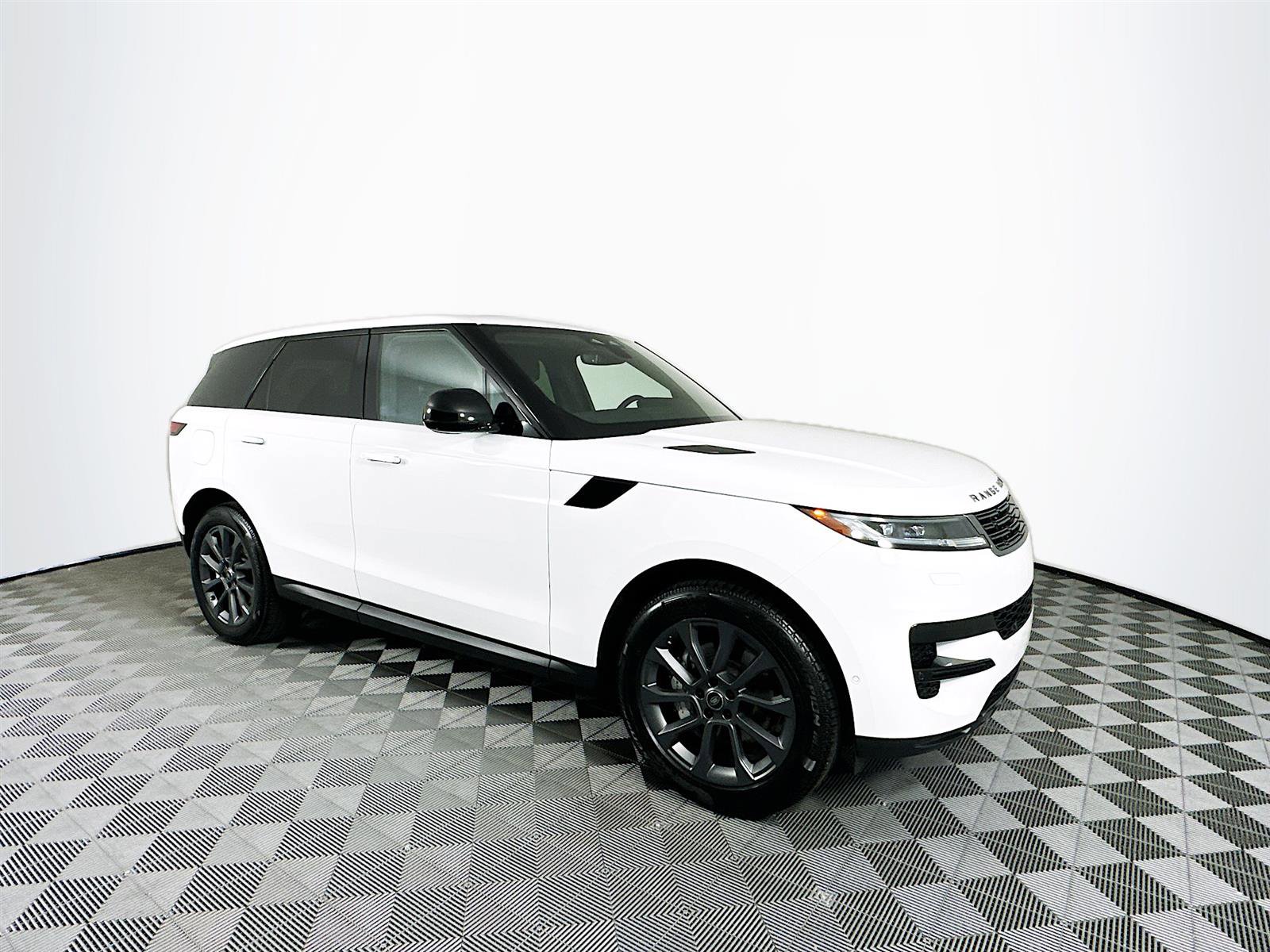 2025 Land Rover Range Rover Sport P360 S photo 3