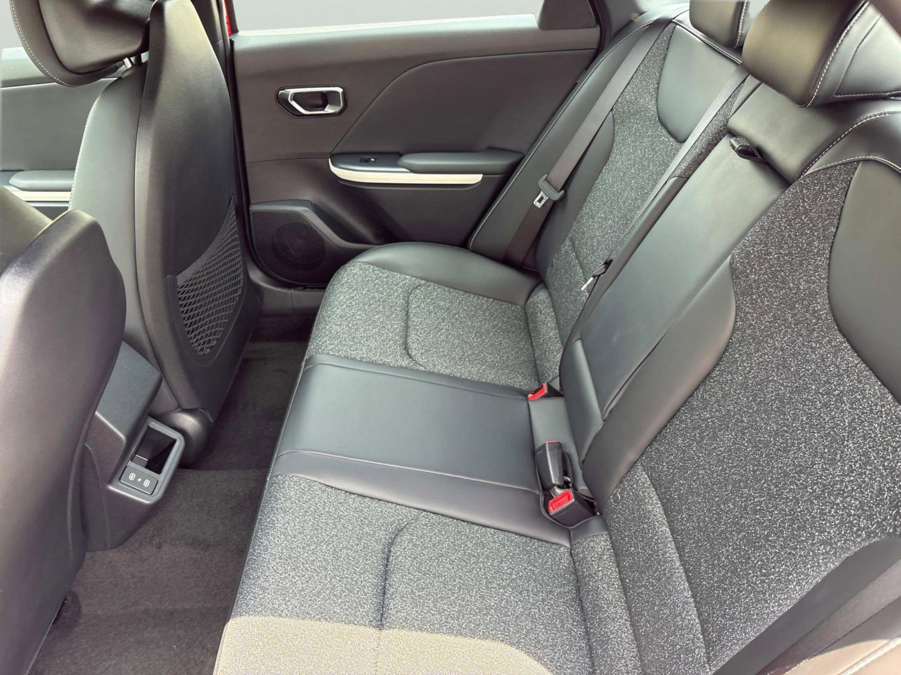2025 Kia K4 GT-Line photo 15